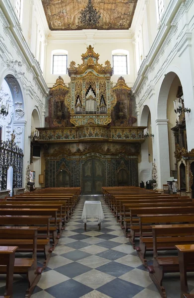 Moeder de kerk van st. pietro. Putignano. Puglia. Italië. — Stockfoto