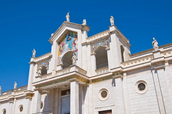 Katedrála manfredonia. Puglia. Itálie. — Stock fotografie