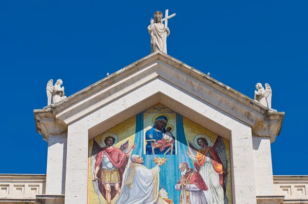 Katedrála manfredonia. Puglia. Itálie. — Stock fotografie