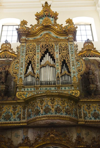 Église mère de Saint-Pierre. Putignano. Pouilles. Italie . — Photo