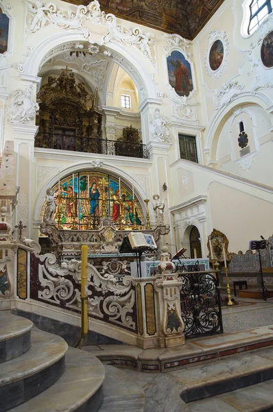 Matka církev st. Pietro. Putignano. Puglia. Itálie. — Stock fotografie