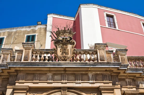 역사적인 궁전입니다. 콘 베 르 사노입니다. 풀리아입니다. 이탈리아. — 스톡 사진
