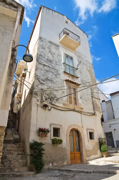 Para o beco. Rodi Garganico. Puglia. Itália . — Fotografia de Stock