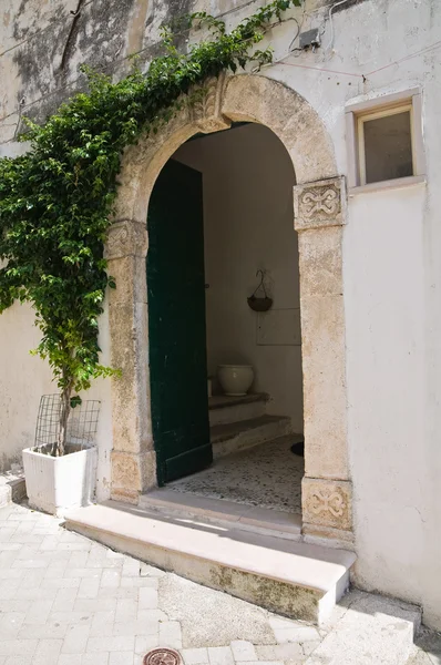 Historický palác. Rodi garganico. Puglia. Itálie. — Stock fotografie