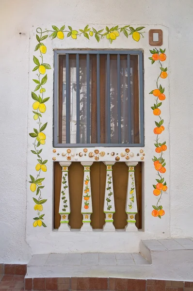 Ahşap kapı. Rodi garganico. Puglia. İtalya. — Stok fotoğraf