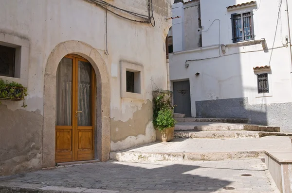 Vicolo. Rodi Garganico. Puglia. Italia . — Foto Stock