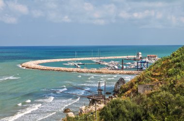 rodi garganico panoramik manzaralı. Puglia. İtalya.
