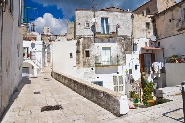 Para o beco. Monte Sant 'Angelo. Puglia. Itália . — Fotografia de Stock