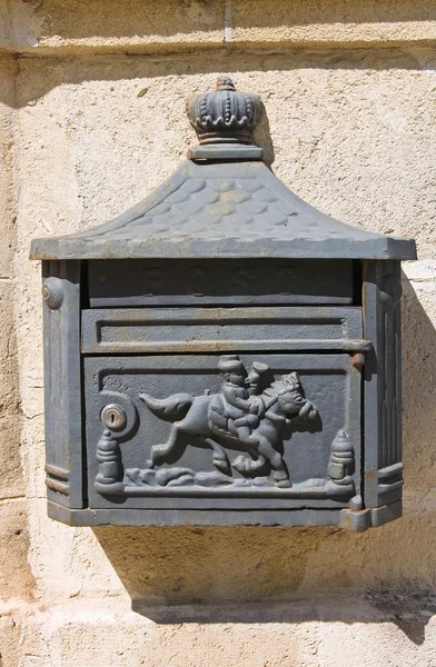 Postbox. Manduria. Puglia. Italië. — Stockfoto