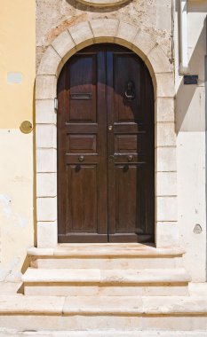 ahşap kapı. manduria. Puglia. İtalya.