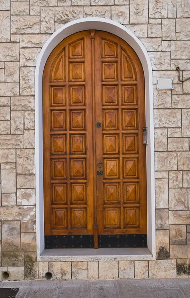 木製のドア。manduria。プーリア州。イタリア. — ストック写真