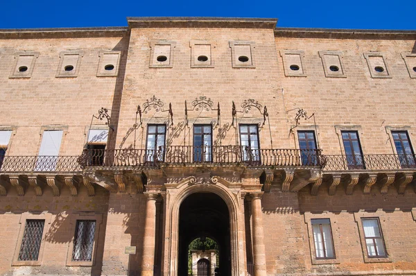 Imperiali-filotico paleis. Manduria. Puglia. Italië. — Stockfoto