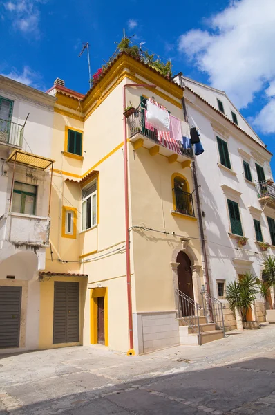 Para o beco. Rodi Garganico. Puglia. Itália . — Fotografia de Stock