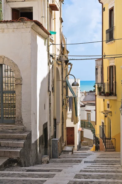 Steegje. Rodi garganico. Puglia. Italië. — Stockfoto