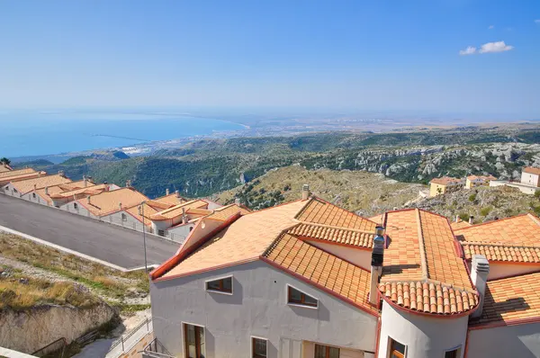 Panoramic view of Monte Sant 'Angelo. Апулия. Италия . — стоковое фото