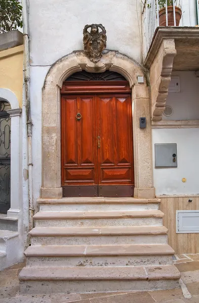 Puerta de madera. Noci. Puglia. Italia . — Foto de Stock