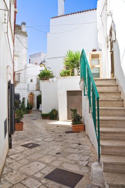 Ara sokakta. Noci. Puglia. İtalya.