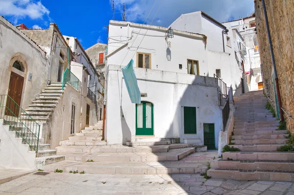 Alleyway. Monte Sant'Angelo. Puglia. Italy. — Stock Photo, Image