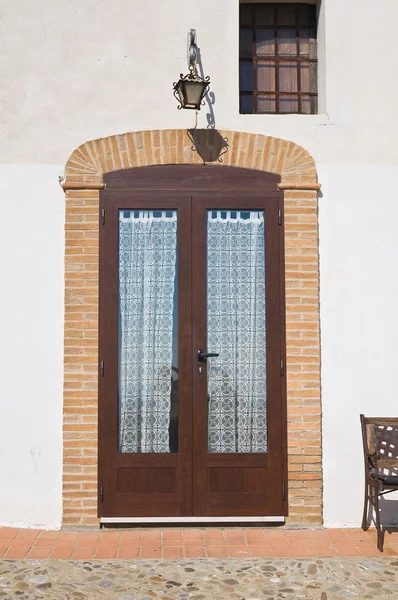 Wooden door. Pisticci. Basilicata. Italy. — Stock Photo, Image