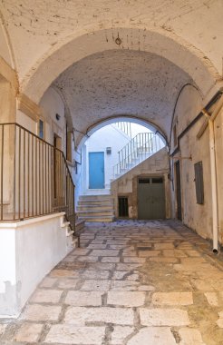 Ara sokakta. Noci. Puglia. İtalya.