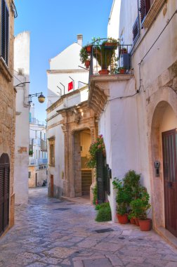 Ara sokakta. Noci. Puglia. İtalya.