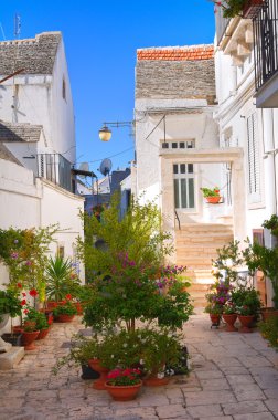 Ara sokakta. Noci. Puglia. İtalya.