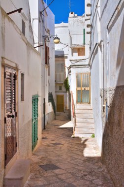 Ara sokakta. Noci. Puglia. İtalya.