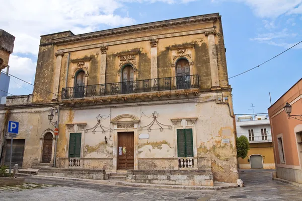 Zabytkowy pałac. san vito dei normanni. Puglia. Włochy. — Zdjęcie stockowe