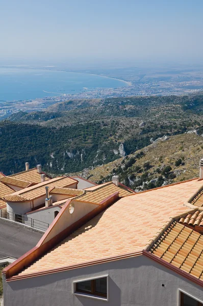 Vista panorámica del Monte Sant 'Angelo. Puglia. Italia . —  Fotos de Stock