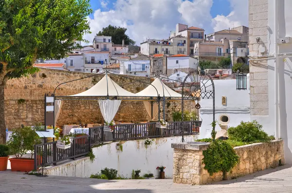 Vicolo. Monte Sant'Angelo. Puglia. Italia . — Foto Stock