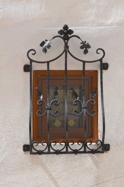 ahşap pencere. Monte sant'angelo. Puglia. İtalya.