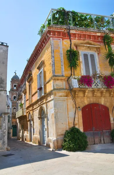 Steegje. Conversano. Puglia. Italië. — Stockfoto