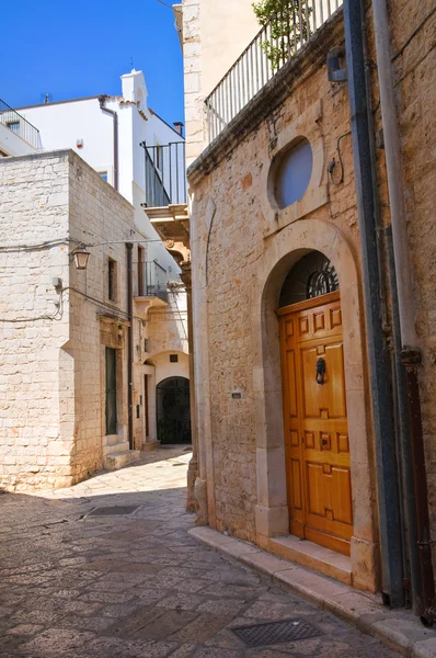 Переулок. Conversano. Апулия. Италия . — стоковое фото