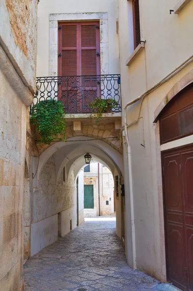 Steegje. Conversano. Puglia. Italië. — Stockfoto