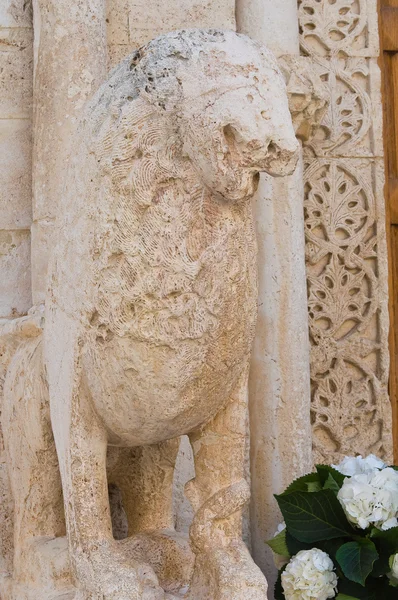 Baziliky conversano. Puglia. Itálie. — Stock fotografie