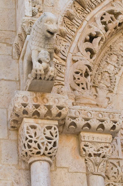 Baziliky conversano. Puglia. Itálie. — Stock fotografie