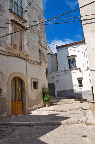 Para o beco. Rodi Garganico. Puglia. Itália . — Fotografia de Stock