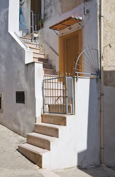 Vicolo. Rodi Garganico. Puglia. Italia . — Foto Stock