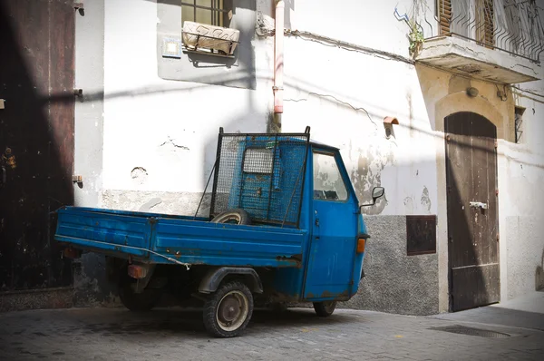 Para o beco. Rodi Garganico. Puglia. Itália . — Fotografia de Stock