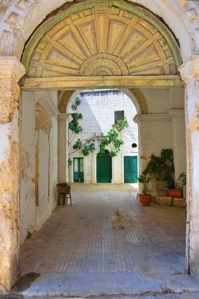 Palazzo storico. Specchia. Puglia. Italia . — Foto Stock