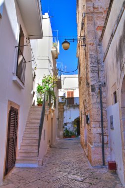 Ara sokakta. Noci. Puglia. İtalya.