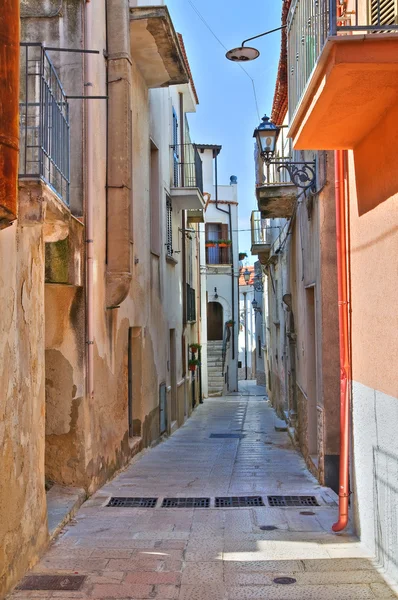 Para o beco. Ischitella. Puglia. Itália . — Fotografia de Stock