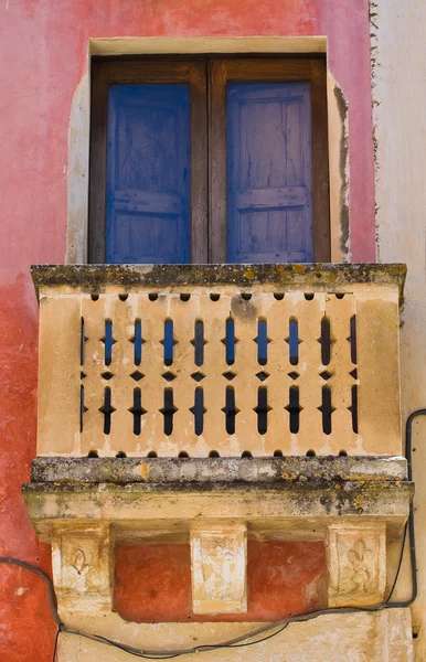 Palazzo storico. Specchia. Puglia. Italia . — Foto Stock