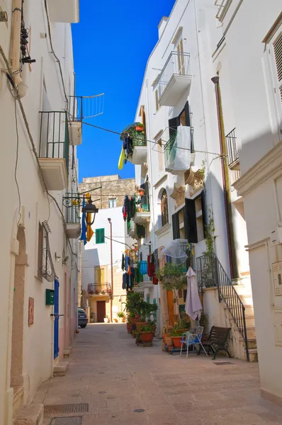 Gasse. Monopoli. Apulien. Italien. — Stockfoto