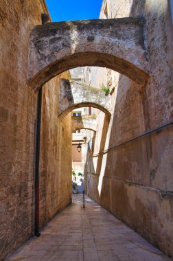 Ara sokakta. Monopoli 'de. Puglia. İtalya.