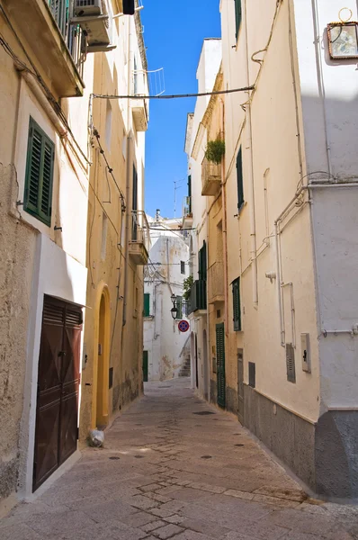 En gränd. Monopoli. Apulien. Italien. — Stockfoto