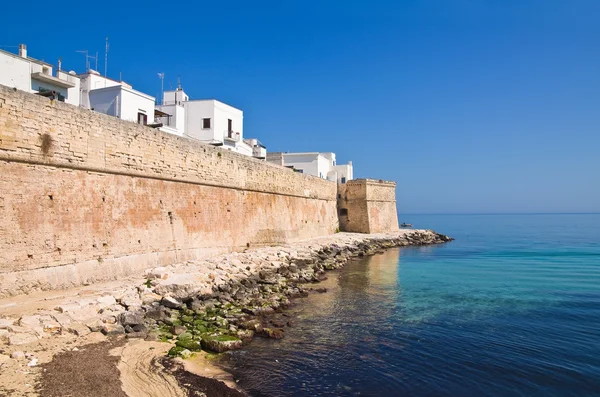 Opevněná zeď. Monopoli. Puglia. Itálie. — Stock fotografie