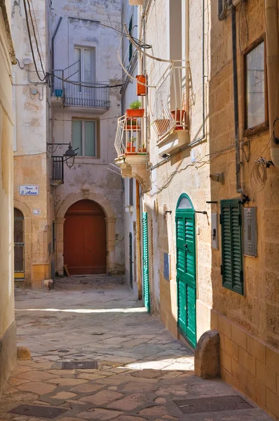 Ulička. Monopoli. Puglia. Itálie. — Stock fotografie