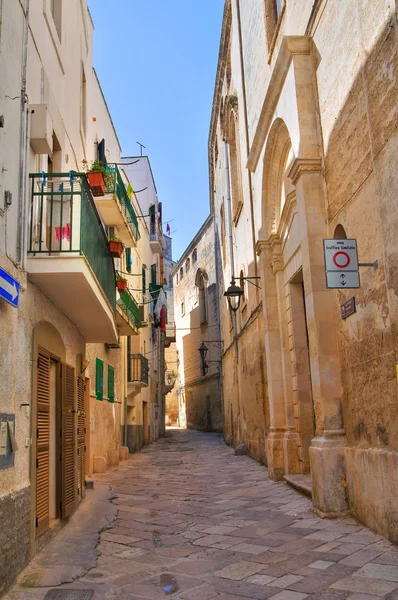 Alleyway. Monopoli. Puglia. Italy. — Stock Photo, Image