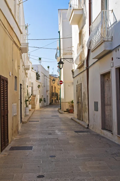 Een steegje. Monopoli. Een Puglia. Italië. — Stockfoto